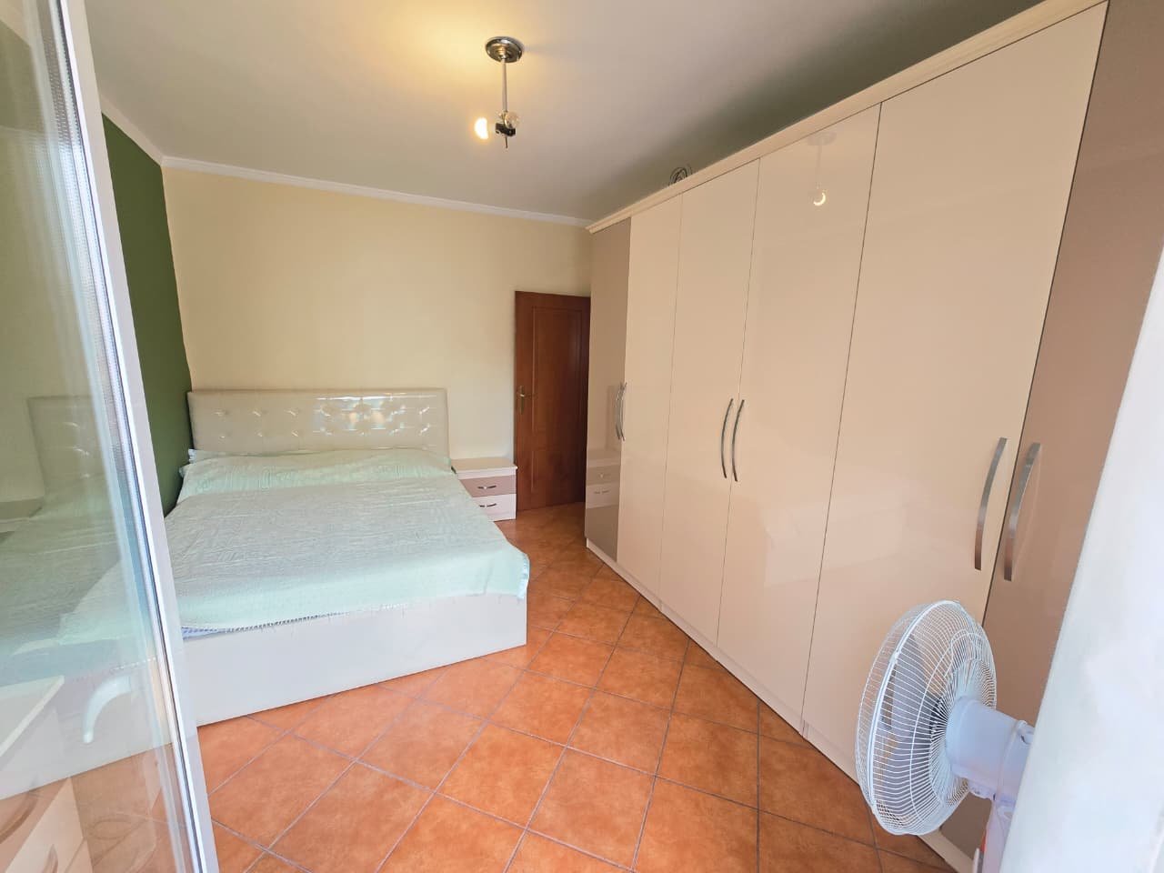 🏡 JEPET ME QERA APARTAMENT 1+1 – RR. FERIT XHAJKO (PËRBALLË TREGUT TË MEDRESESË) 🏡