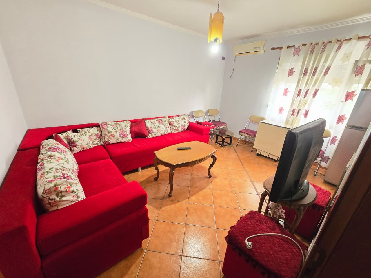 🏡 JEPET ME QERA APARTAMENT 1+1 – RR. FERIT XHAJKO (PËRBALLË TREGUT TË MEDRESESË) 🏡