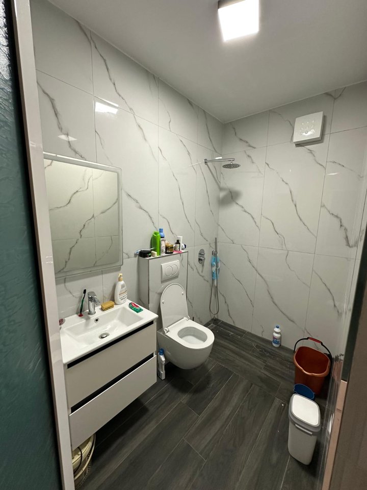 JEPET ME QERA APARTAMENT 1+1 – RR. BARDHYL (PRANË SPITALIT GJERMAN)