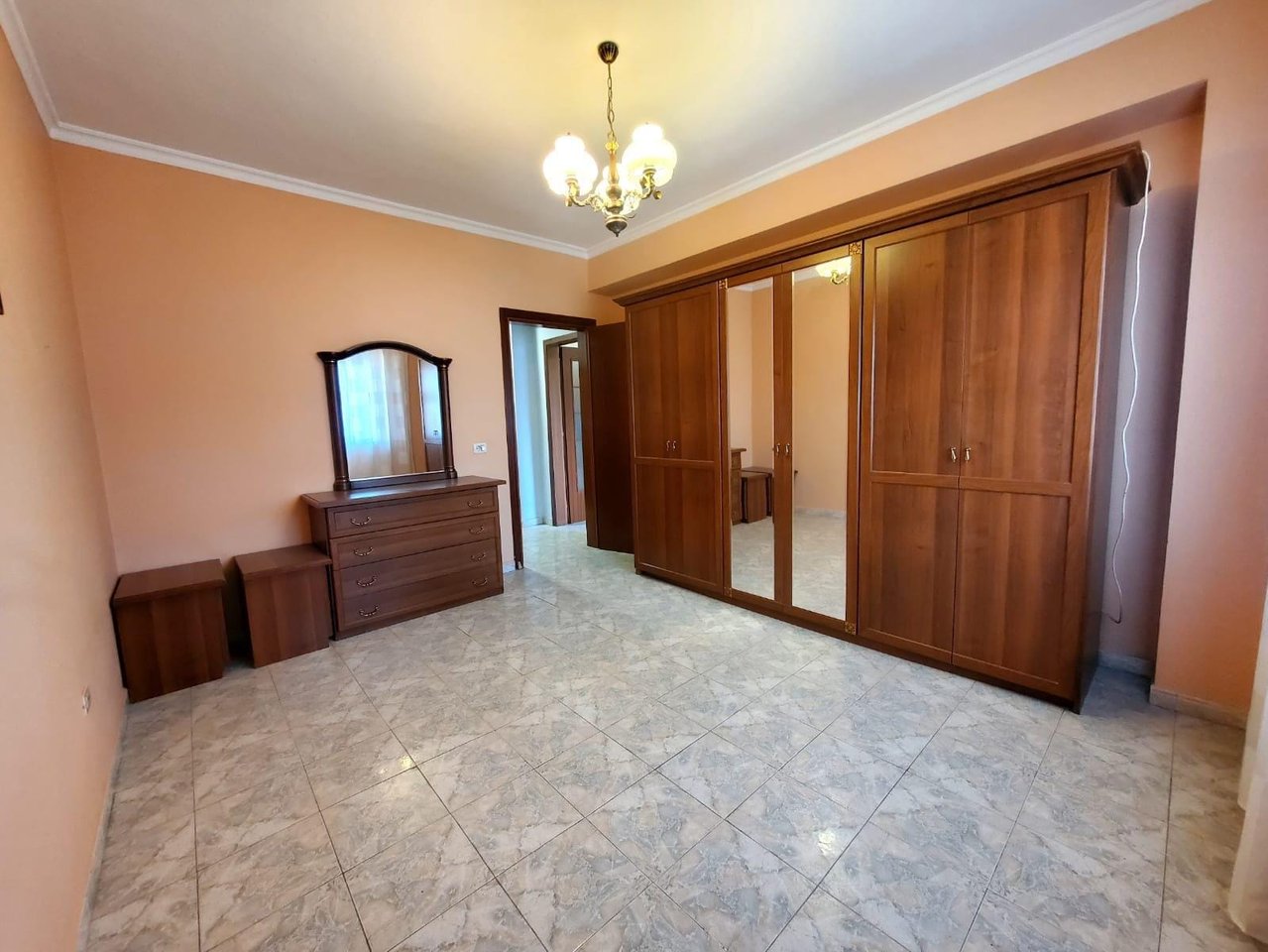 JEPET ME QERA APARTAMENT 1+1 – RR. BARDHYL (PRANË SPITALIT GJERMAN)