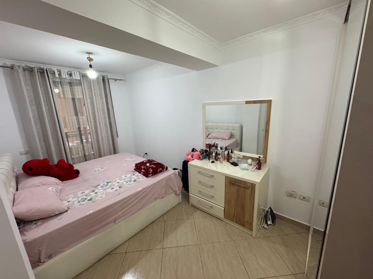 SHITET APARTAMENT 3+1+2 – ASTIR, PRANË RRETHRROTULLIMIT