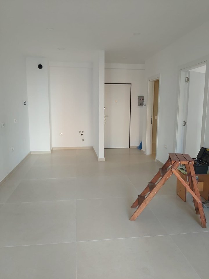 JEPET ME QERA AMBIENT BIZNESI – RR. KONGRESI I MANASTIRIT (KOMPLEKSI ZIRKON) 🏢