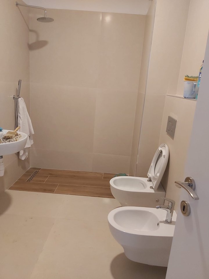 JEPET ME QERA AMBIENT BIZNESI – RR. KONGRESI I MANASTIRIT (KOMPLEKSI ZIRKON) 🏢