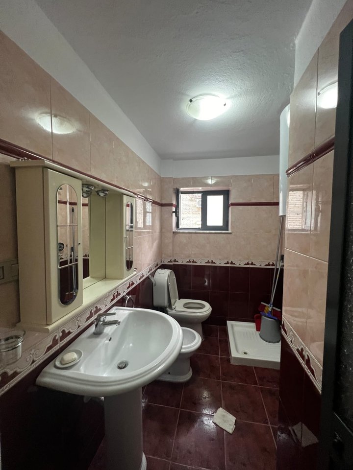 VENDESI APPARTAMENTO 2+1 – SCUOLA DI BALLETTO (VIA ELBASANI)