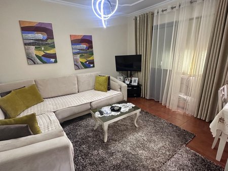 AFFITTASI APPARTAMENTO 1+1 – PORCELAN (VICINO ALLA MOSCHEA XHURA) 🏡