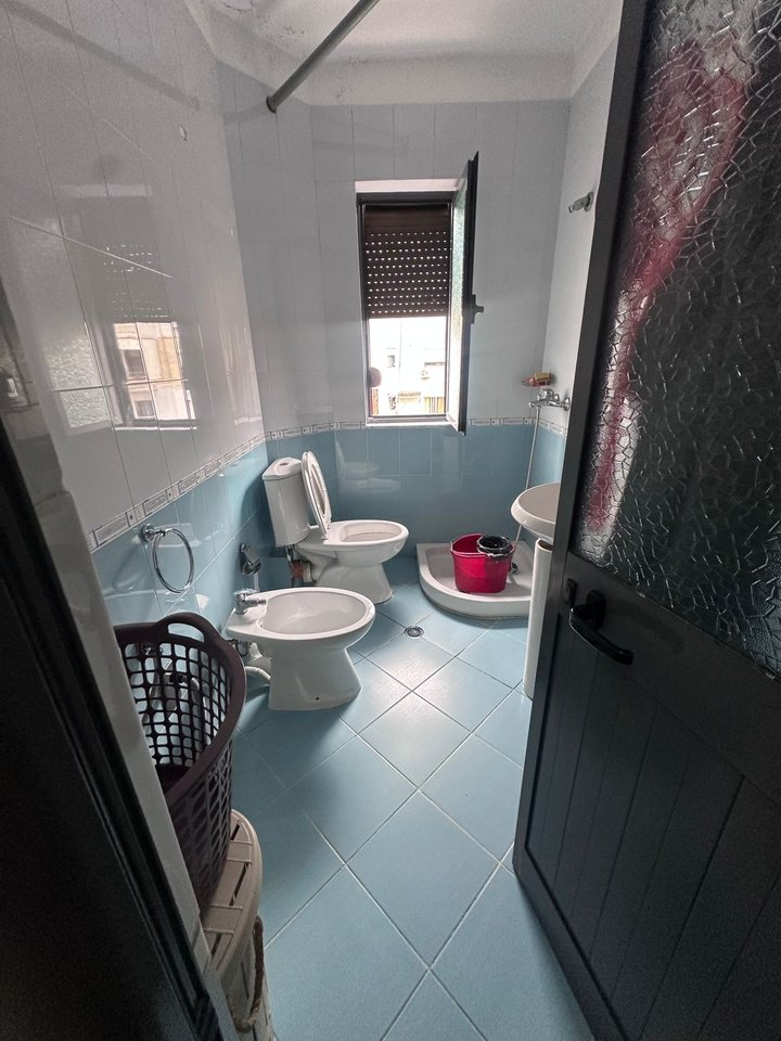 AFFITTASI APPARTAMENTO 1+1 – PORCELAN (VICINO ALLA MOSCHEA XHURA) 🏡