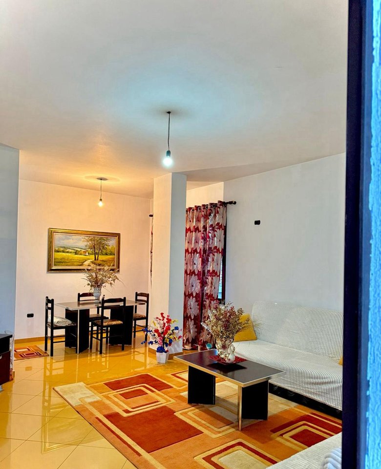 APARTAMENT 1+1 ME QIRA – 21 DHJETORI (PRANË KOMPLEKSIT MAGNET)