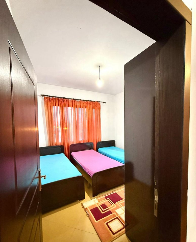 APARTAMENT 1+1 ME QIRA – 21 DHJETORI (PRANË KOMPLEKSIT MAGNET)