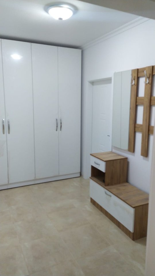 APARTAMENT 1+1 ME QIRA – VARRI I BAMIT (KRYQËZIMI I SPITALIT, PASTICERI LIKA)