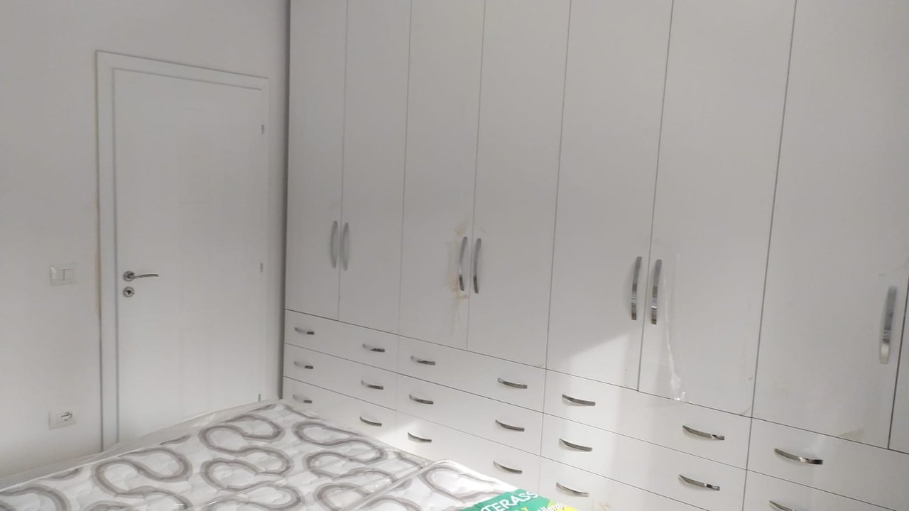 APARTAMENT 1+1 ME QIRA – VARRI I BAMIT (KRYQËZIMI I SPITALIT, PASTICERI LIKA)