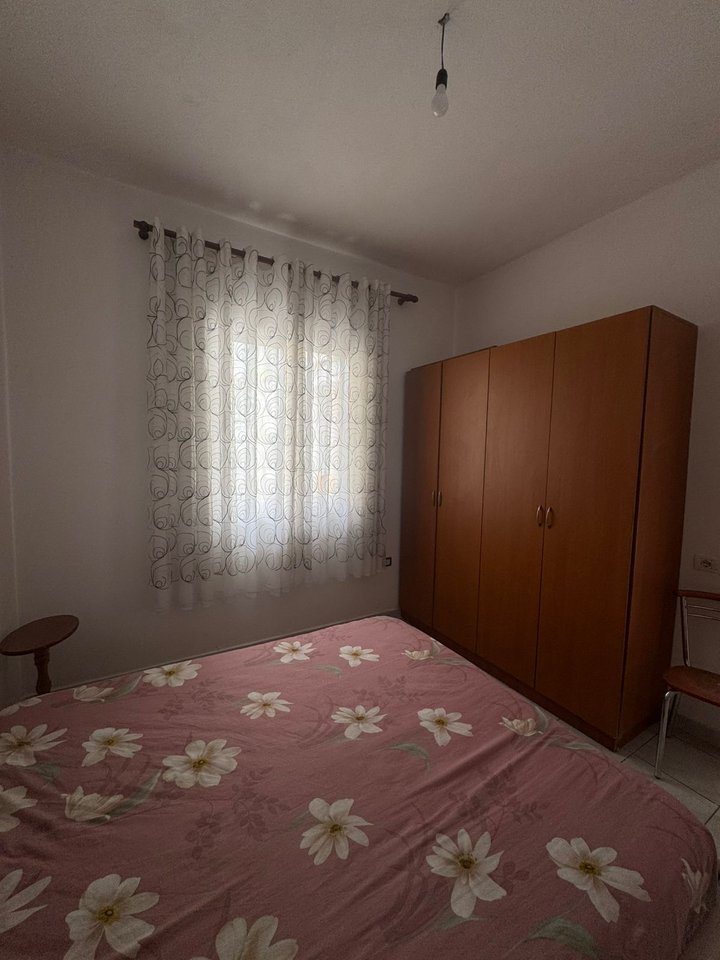 APARTAMENT 1+1 ME QIRA – RR. “SIRI KODRA” (PRANË NËNSTACIONIT ELEKTRIK)