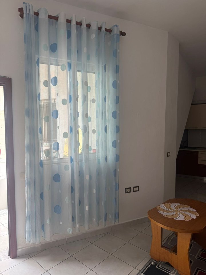 APARTAMENT 1+1 ME QIRA – RR. “SIRI KODRA” (PRANË NËNSTACIONIT ELEKTRIK)