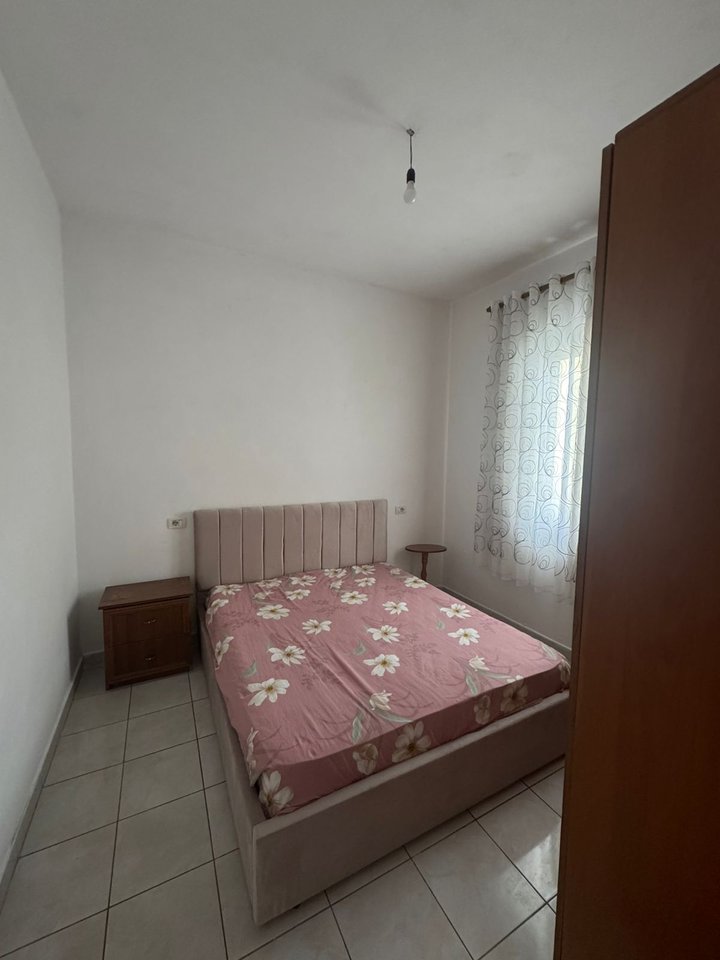 APARTAMENT 1+1 ME QIRA – RR. “SIRI KODRA” (PRANË NËNSTACIONIT ELEKTRIK)