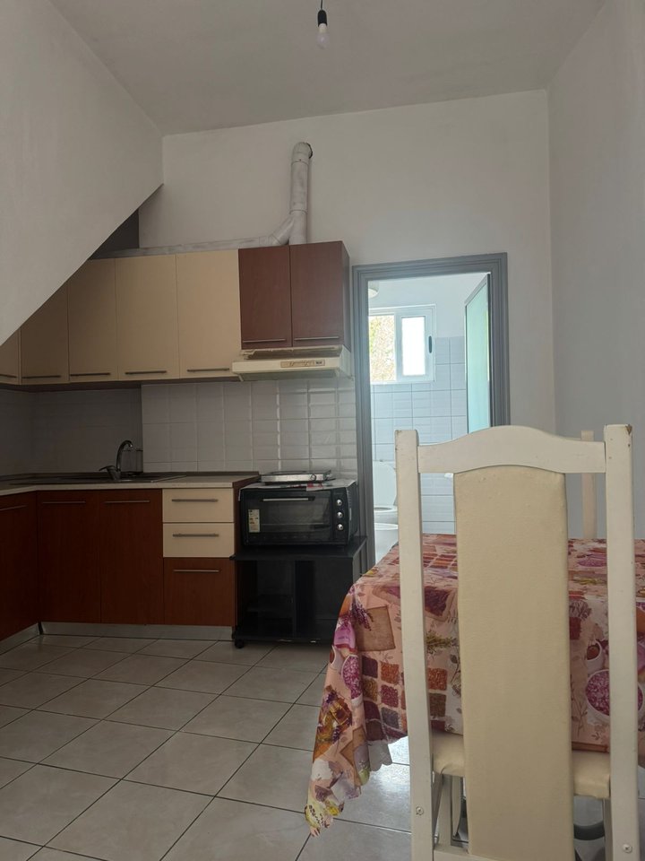 APARTAMENT 1+1 ME QIRA – RR. “SIRI KODRA” (PRANË NËNSTACIONIT ELEKTRIK)