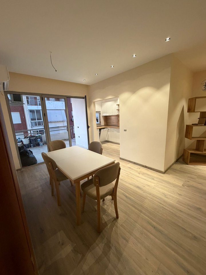 APARTAMENT 3+1+2 ME QIRA – PAZARI I RI