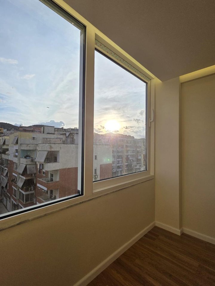 SHITET APARTAMENT 1+1 – KOMUNA E PARISIT (PRANË KRISTAL CENTER)