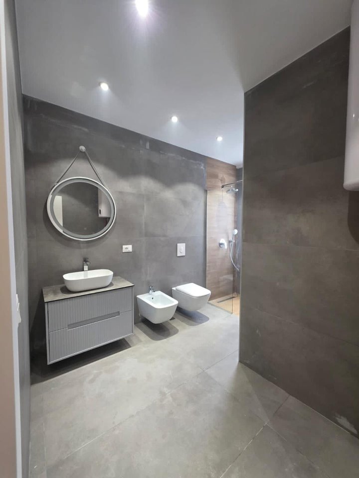 SHITET APARTAMENT 1+1 – KOMUNA E PARISIT (PRANË KRISTAL CENTER)