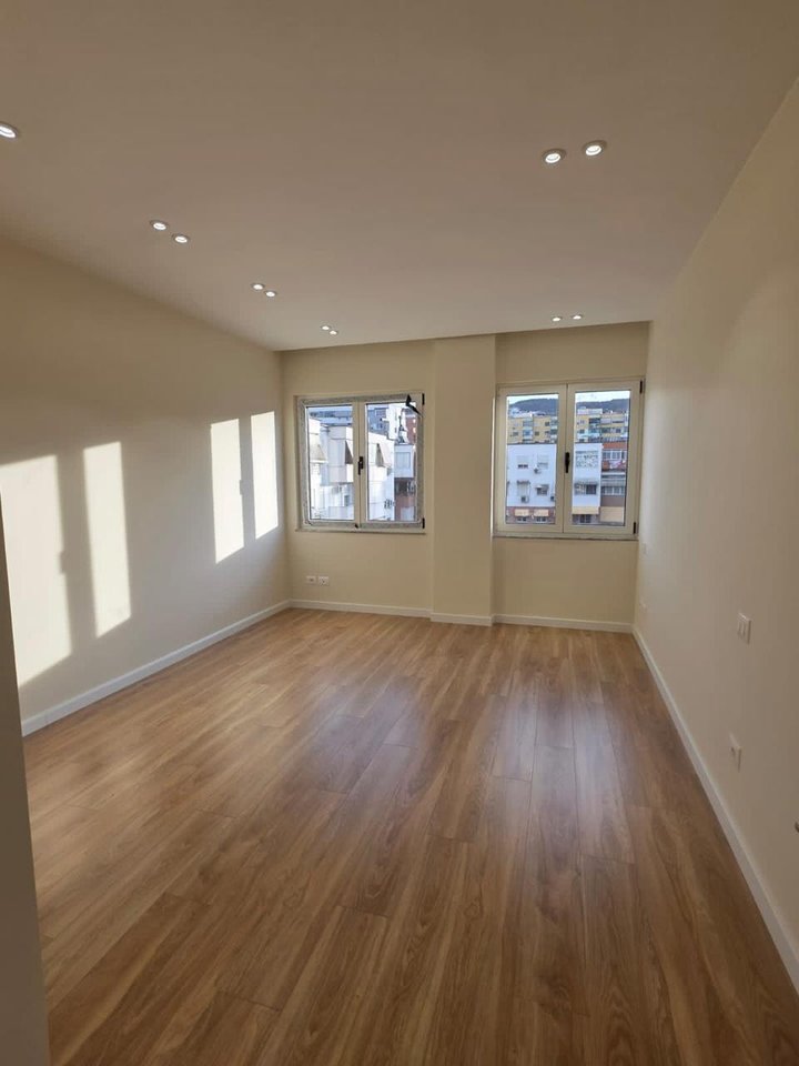 SHITET APARTAMENT 1+1 – KOMUNA E PARISIT (PRANË KRISTAL CENTER)