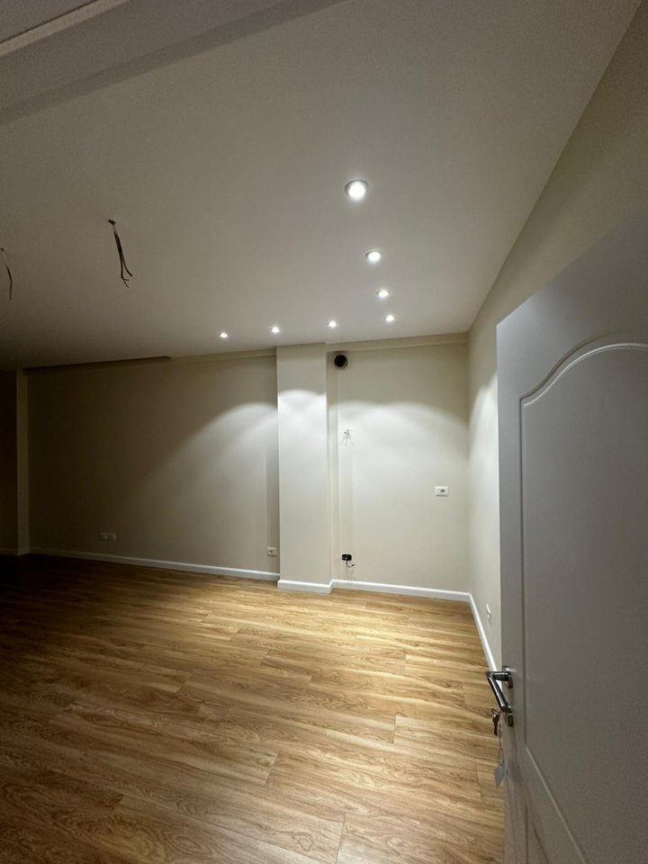 SHITET APARTAMENT 1+1 – KOMUNA E PARISIT (PRANË KRISTAL CENTER)