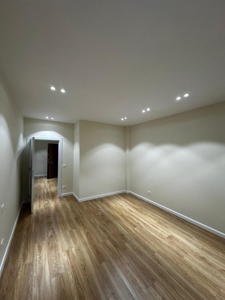 SHITET APARTAMENT 1+1 – KOMUNA E PARISIT (PRANË KRISTAL CENTER)