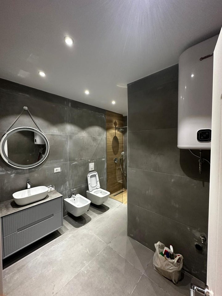 SHITET APARTAMENT 1+1 – KOMUNA E PARISIT (PRANË KRISTAL CENTER)