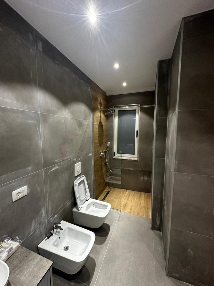 SHITET APARTAMENT 1+1 – KOMUNA E PARISIT (PRANË KRISTAL CENTER)