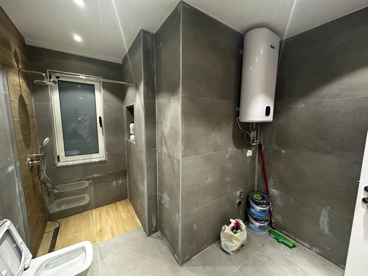 SHITET APARTAMENT 1+1 – KOMUNA E PARISIT (PRANË KRISTAL CENTER)