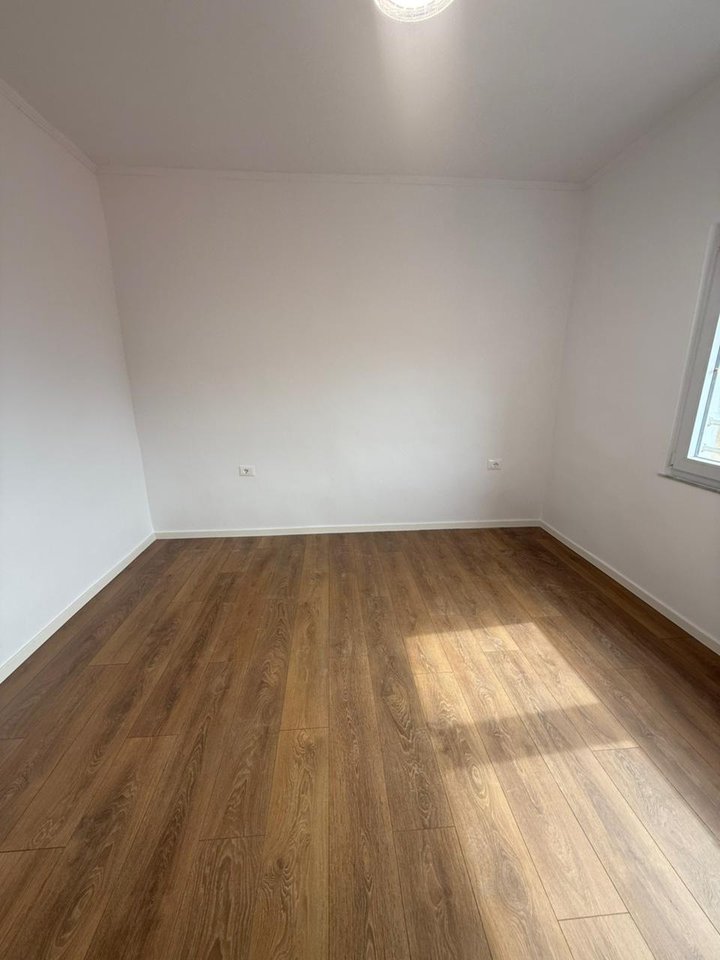 SHITET APARTAMENT 1+1 – SHKOLLA E KUQE