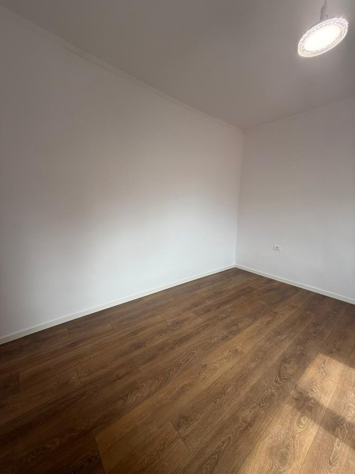 SHITET APARTAMENT 1+1 – SHKOLLA E KUQE