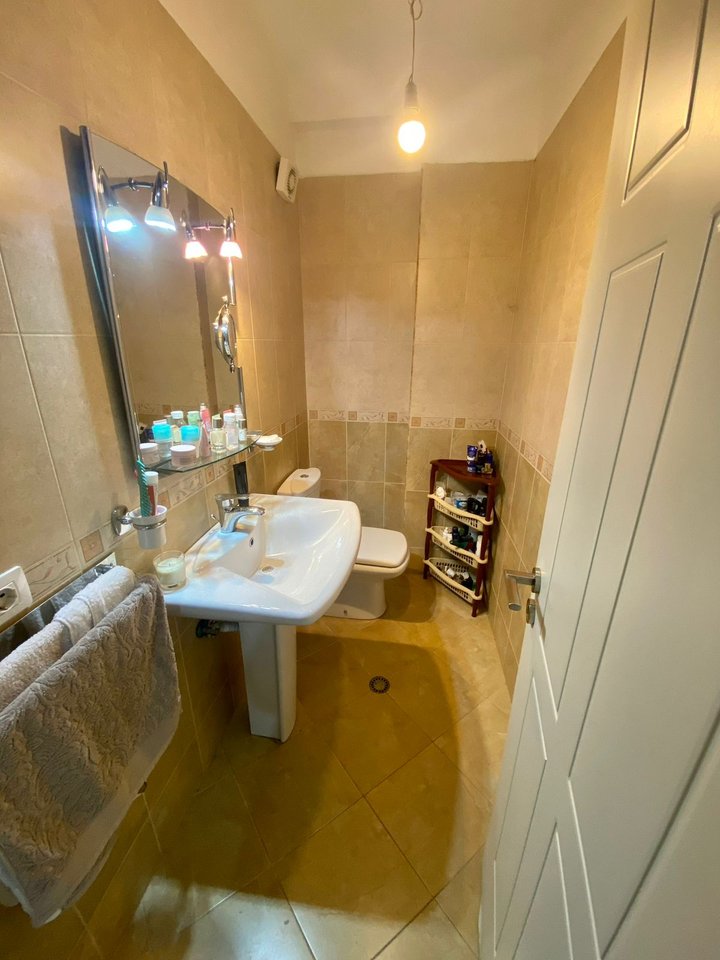 SHITET APARTAMENT 2+1+2 – YZBERISHT (3 DËSHMORËT)