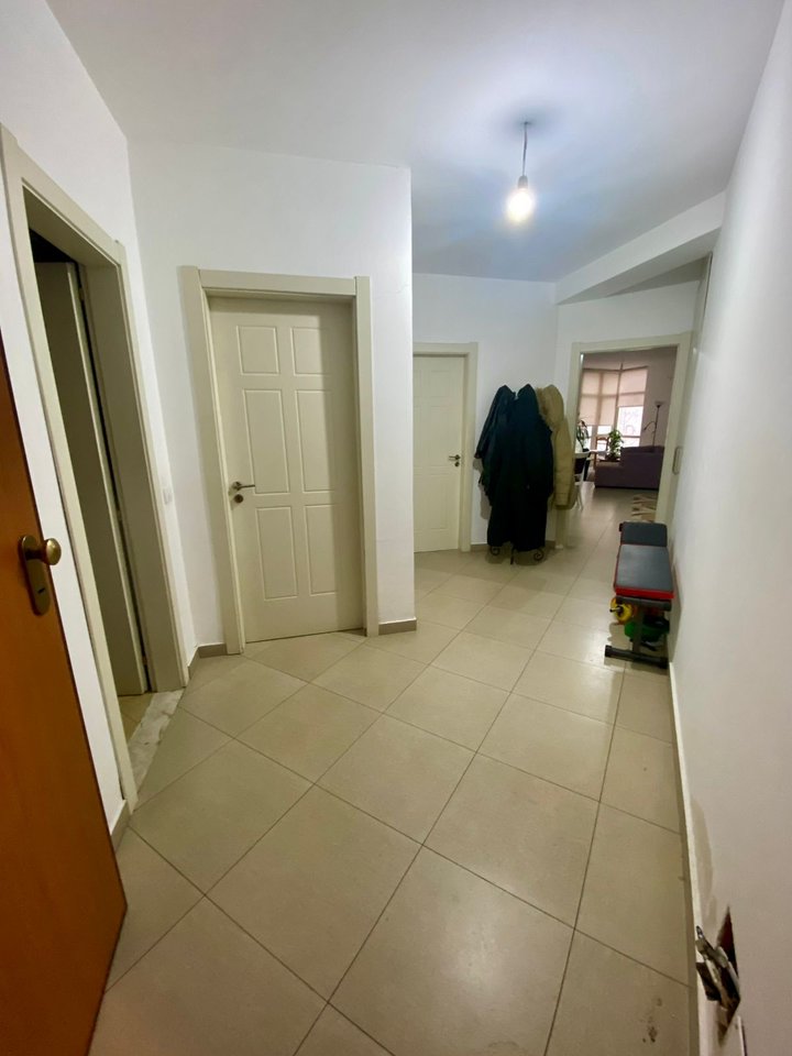 SHITET APARTAMENT 2+1+2 – YZBERISHT (3 DËSHMORËT)