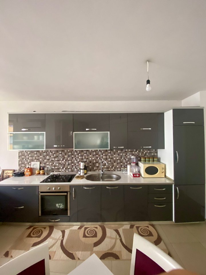 SHITET APARTAMENT 2+1+2 – YZBERISHT (3 DËSHMORËT)