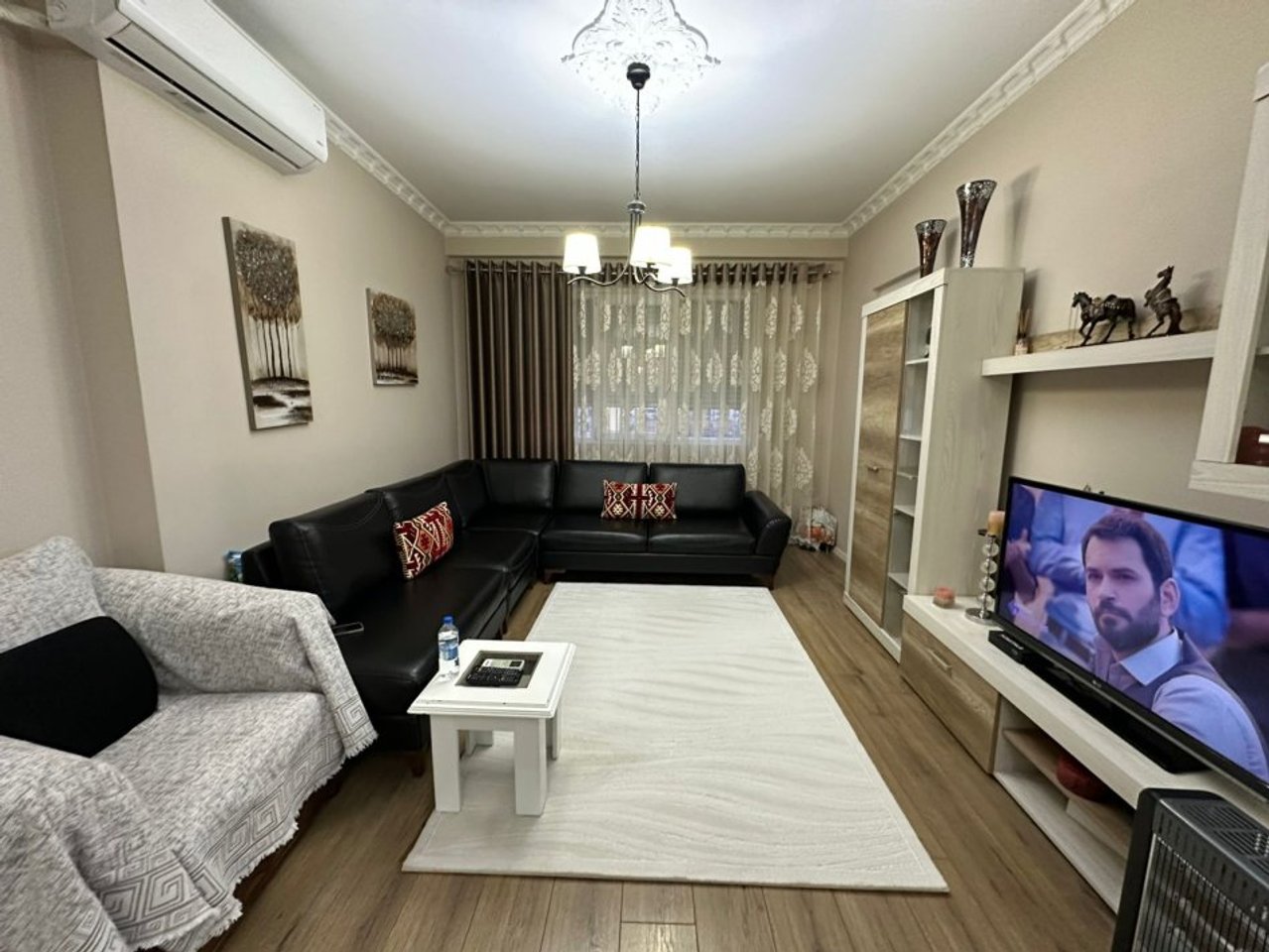 SHITET APARTAMENT 2+1+2 – PAZARI I RI, TIRANË