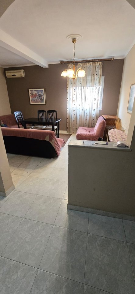 VENDESI APPARTAMENTO 3+1 – VIA BRRAKES (DIETRO LA FACOLTÀ DI SCIENZE)