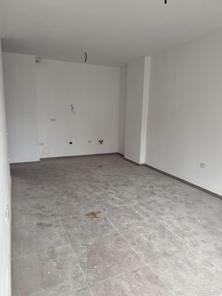 APARTAMENT 1+1 + PARKIM ME QIRA – LAPRAKË (RR. DRITAN HOXHA)