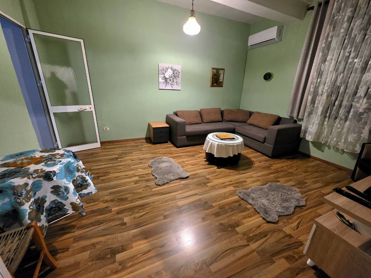 JEPET ME QIRA APARTAMENT 1+1 – MYSLYM SHYRI