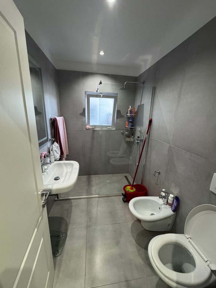 SHITET APARTAMENT 1+1 – SHKOLLA “VASIL SHANTO”, PRANË KESH