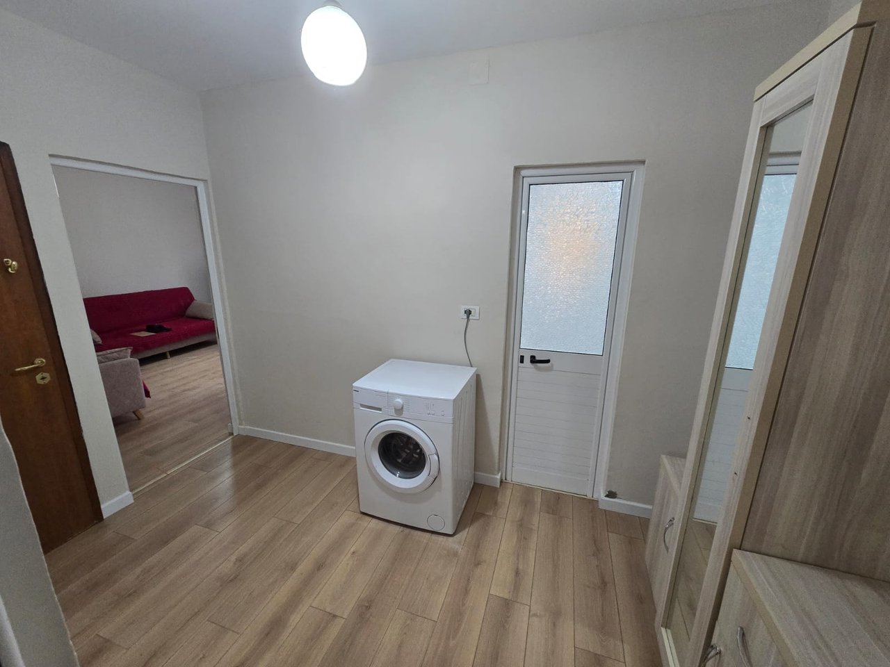 SHTËPI ME QIRA 1+1– TEK ZONA E PORCELANIT MBAS UET