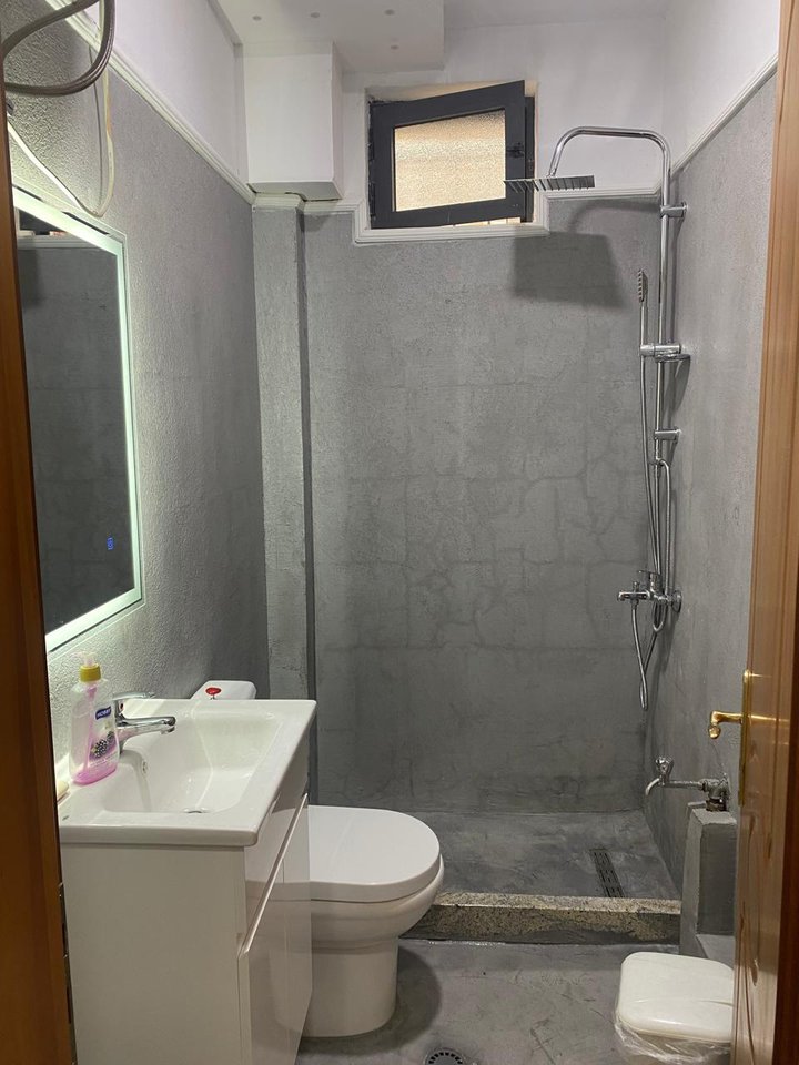 GARSONIER ME QIRA – RR. MUJO ULQINAKU, DALJE RRUGË MYSLYM SHYRI