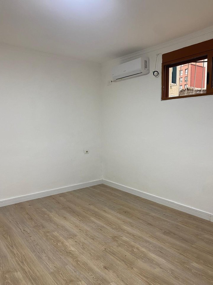 GARSONIER ME QIRA – RR. MUJO ULQINAKU, DALJE RRUGË MYSLYM SHYRI