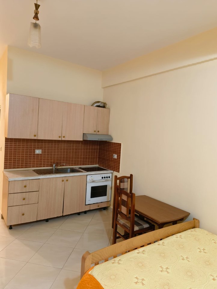 MONOLOCALE IN AFFITTO – VIA 5 MAGGIO