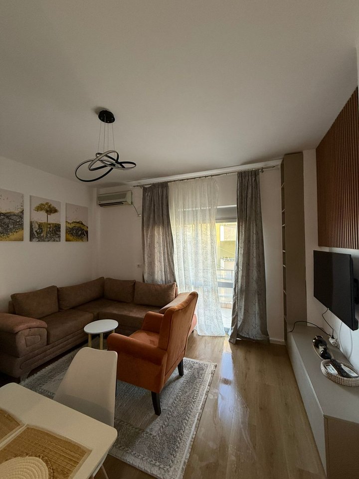 APARTAMENT ME QIRA 1+1 – FRESKU