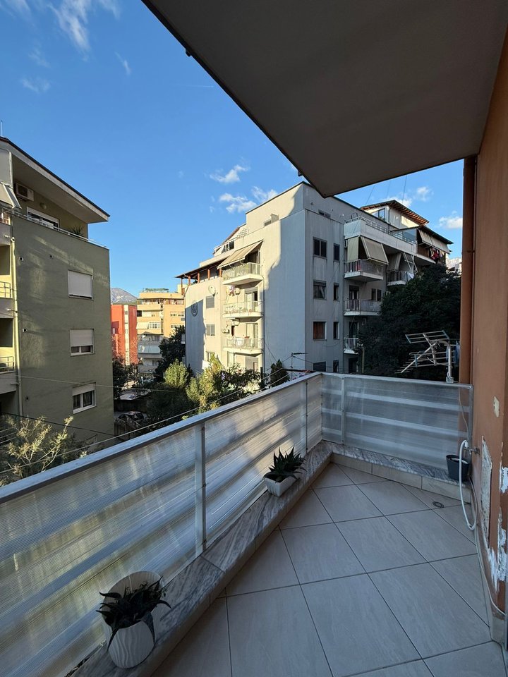 APARTAMENT ME QIRA 1+1 – FRESKU