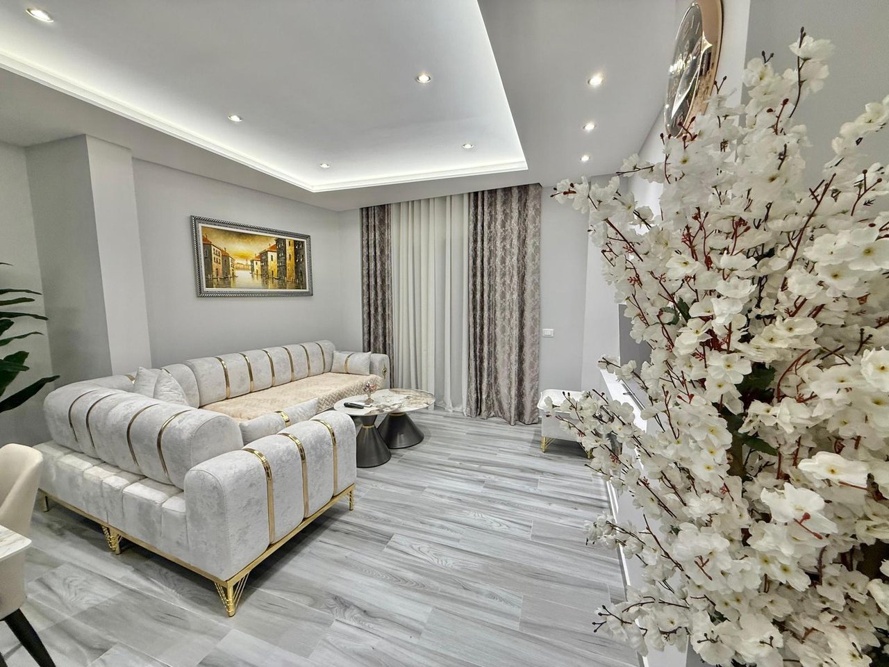 APARTAMENT ME QIRA 2+1+2 – JAHO REZIDENCE, FRESK