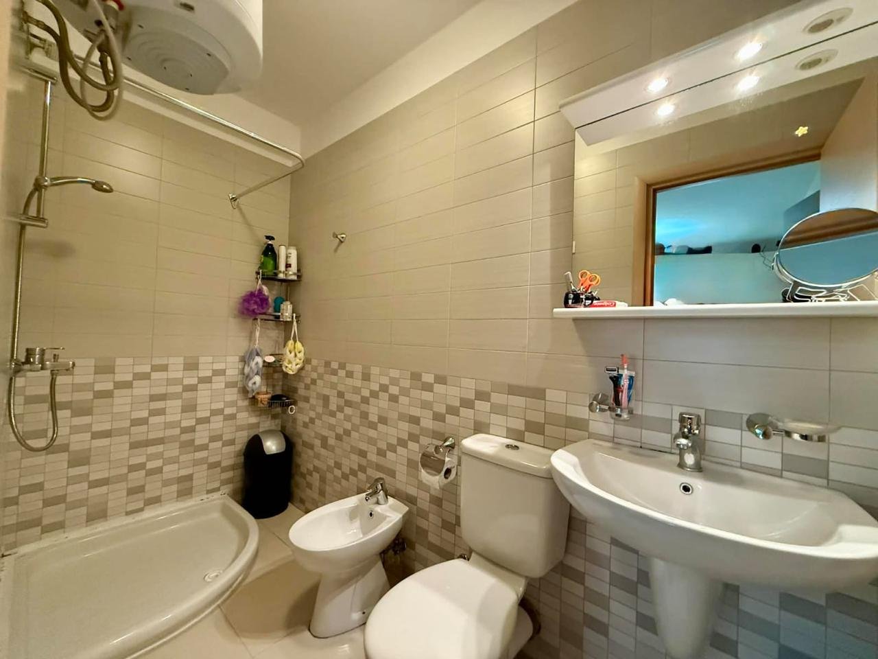 APARTAMENT SHITJE 2+1+2 | 95.3 m² – QYTET STUDENTI, KOMPLEKSI ANA