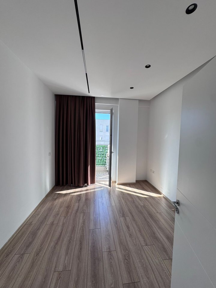 ZYRE/ APARTAMENT ME QIRA 2+1+2 – KOMUNA E PARISIT, RRUGA VIKTOR EFTIMIU