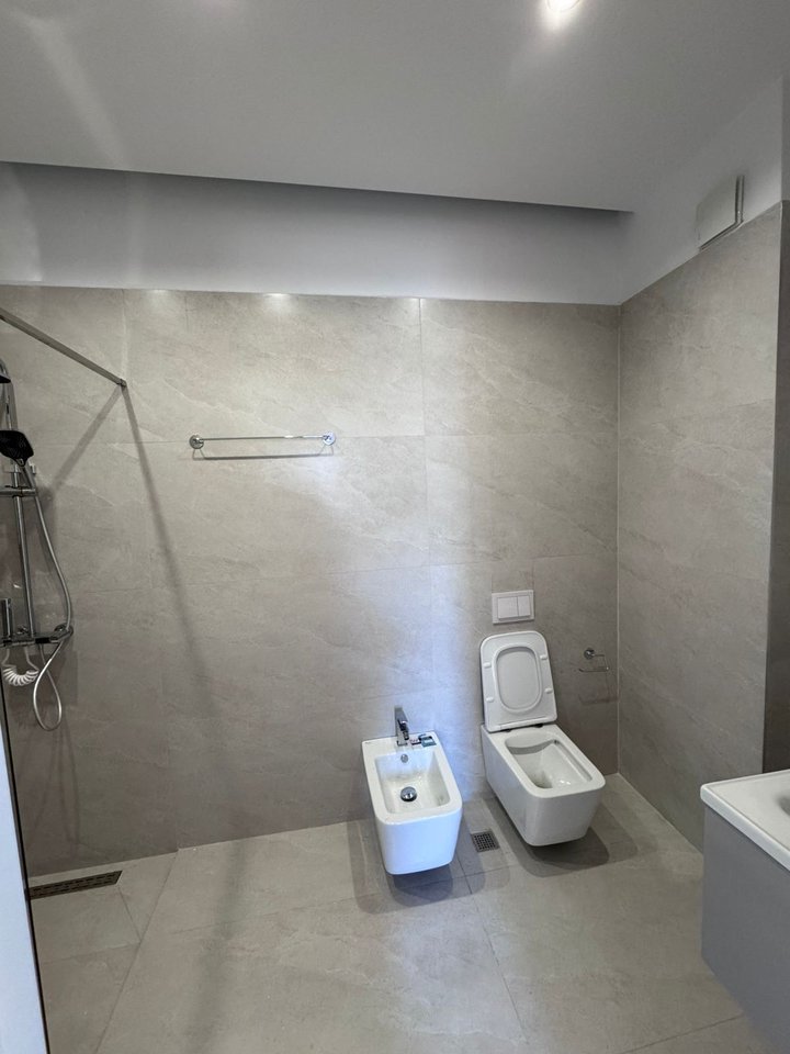 ZYRE/ APARTAMENT ME QIRA 2+1+2 – KOMUNA E PARISIT, RRUGA VIKTOR EFTIMIU