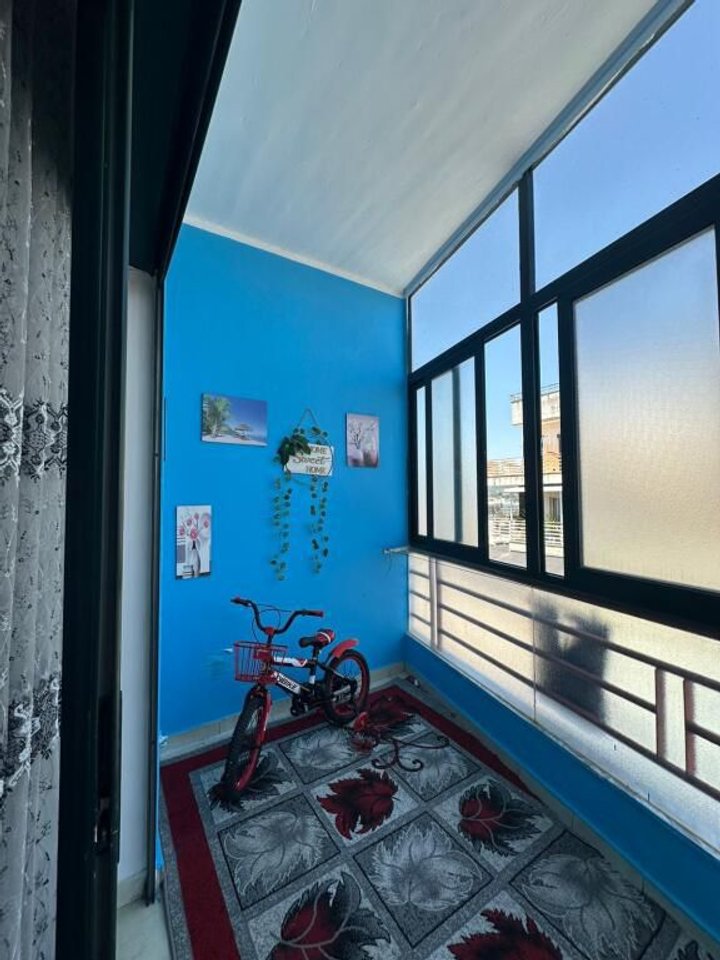 APARTAMENT NË SHITJE 1+1 – KOMBINAT, PRANË BIG MARKET