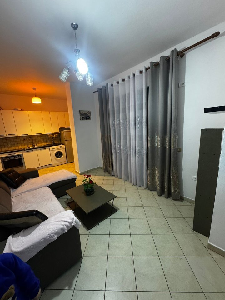 APARTAMENT NË SHITJE 1+1 – KOMBINAT, PRANË BIG MARKET