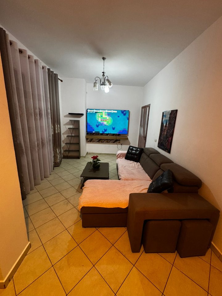 APARTAMENT NË SHITJE 1+1 – KOMBINAT, PRANË BIG MARKET